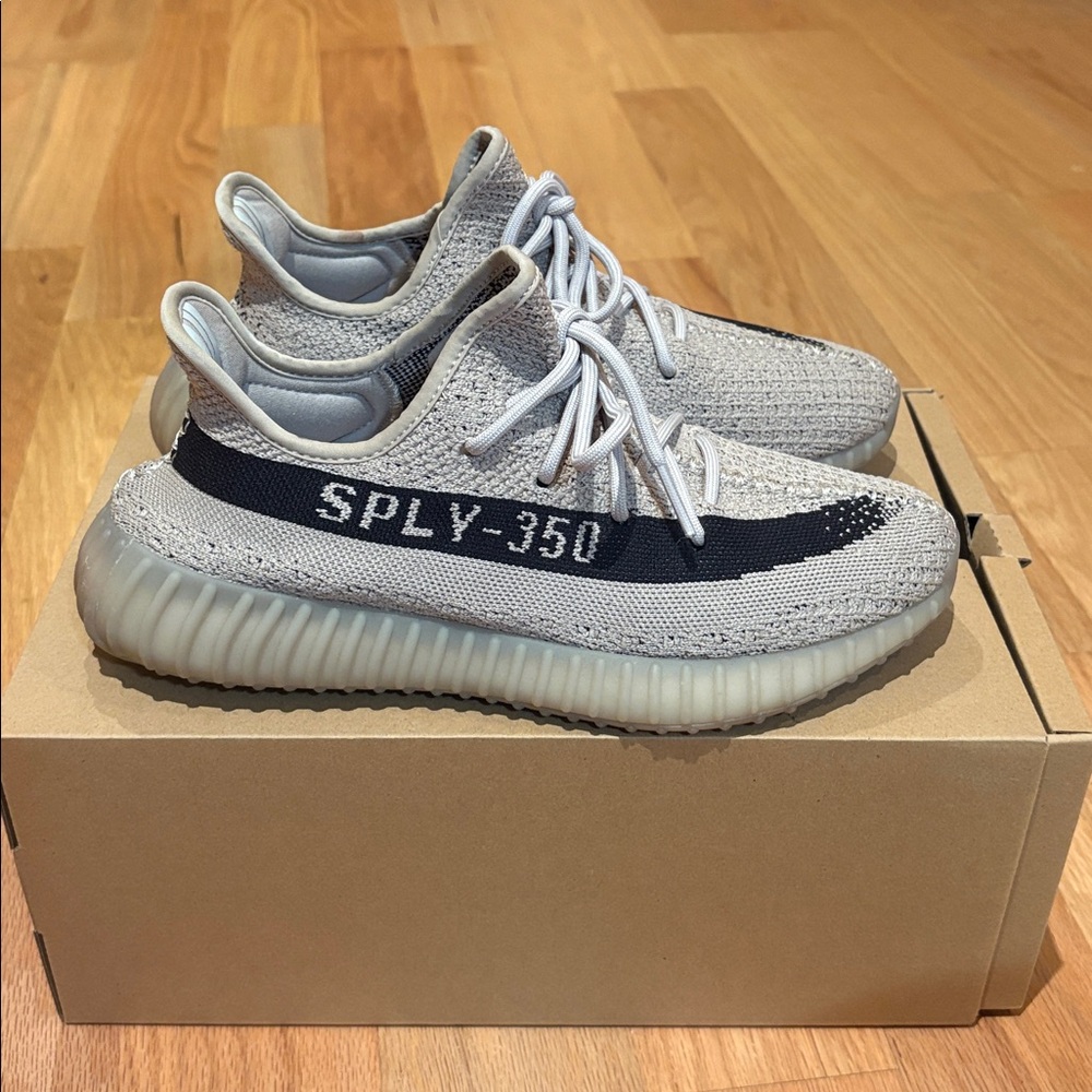 Adidas Yeezy Boost 350 V2 in Gray and Black - Picture 3 of 4